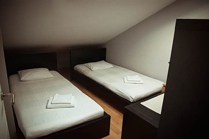 Room 12 of 112