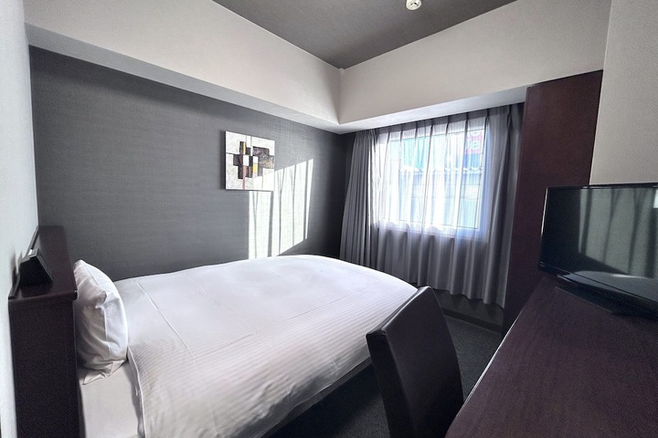 Room 4 of 24