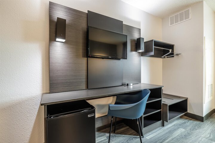 Room 13 of 24