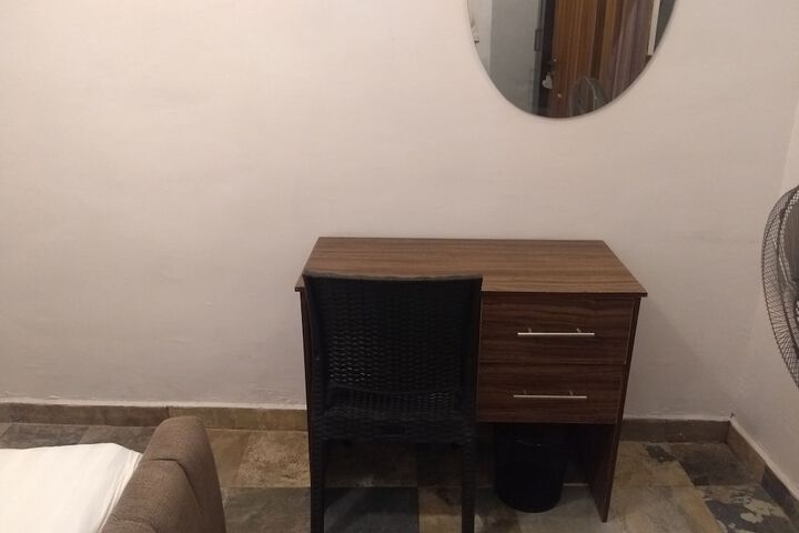 Room 8 of 39