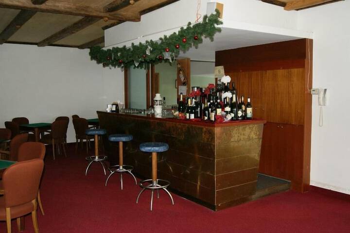Lounge 20 of 29