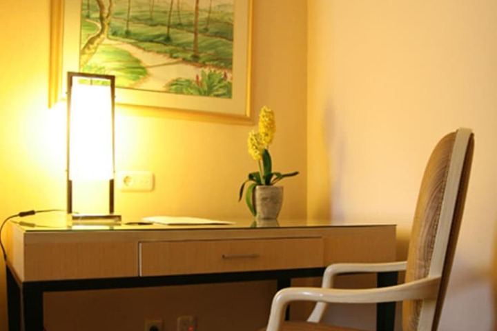 Room 12 of 35
