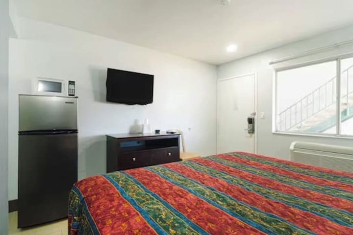 1 King Bed (14 of 15)