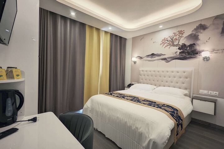 Room 10 of 37