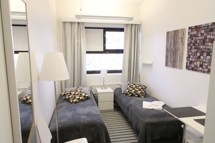 Room 3 of 32