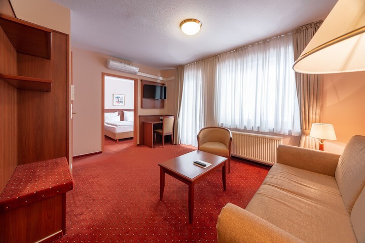Room 15 of 84