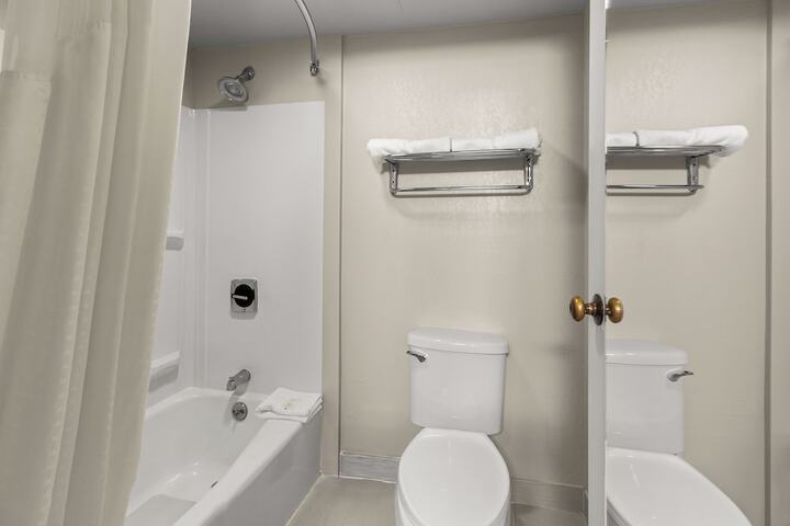 Room 32 of 54