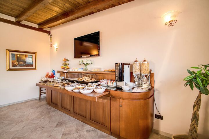 Breakfast/Coffee Service 77 of 119