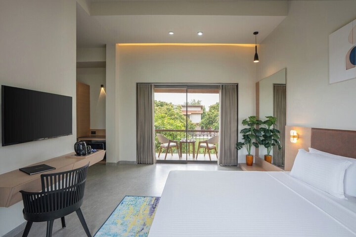 Room 9 of 32