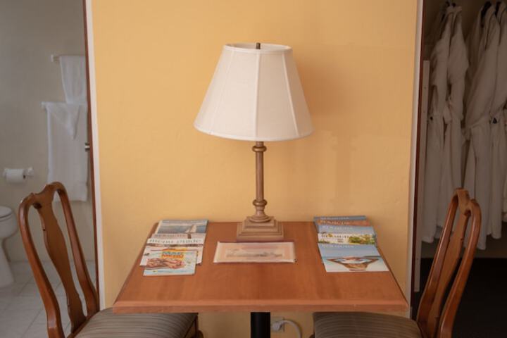 Room 17 of 77