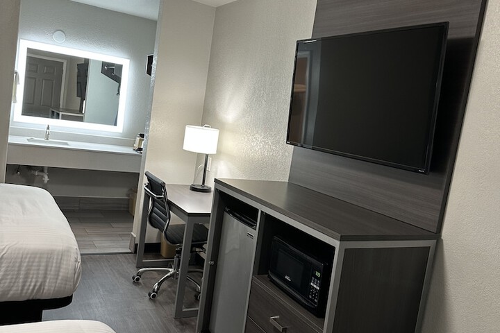 2 Double Beds (2 of 15)