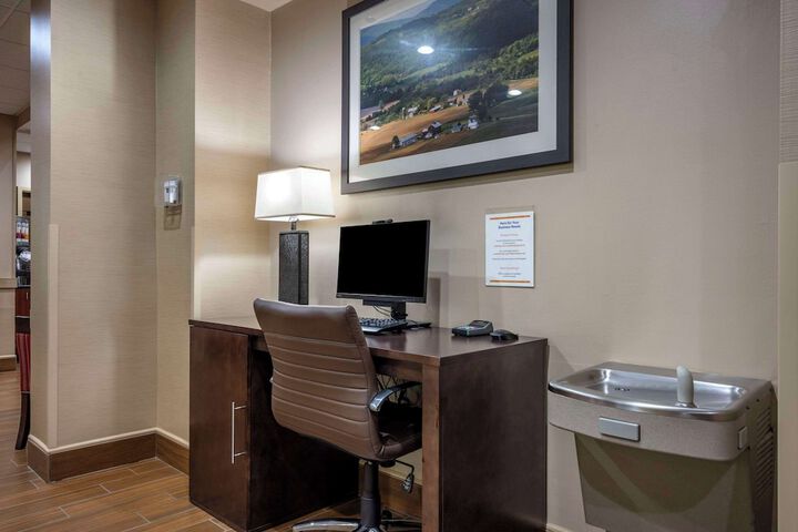 Business Center 33 of 35