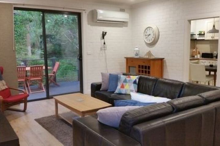 Room 5 of 9