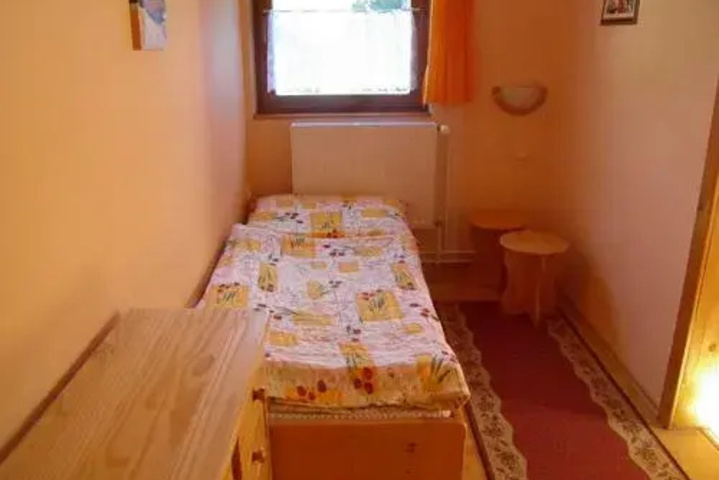 Room 2 of 7