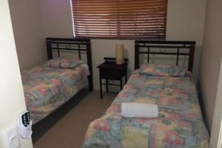 Room 6 of 16