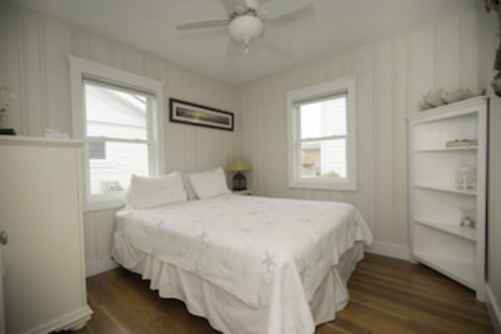 Room 37 of 384