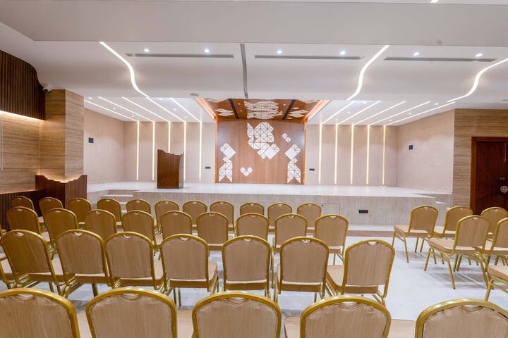 Ballroom/Hall 39 of 50