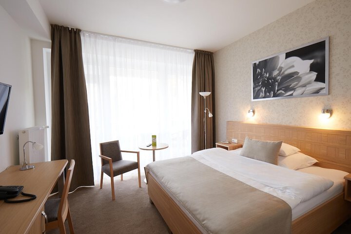 Room 11 of 48
