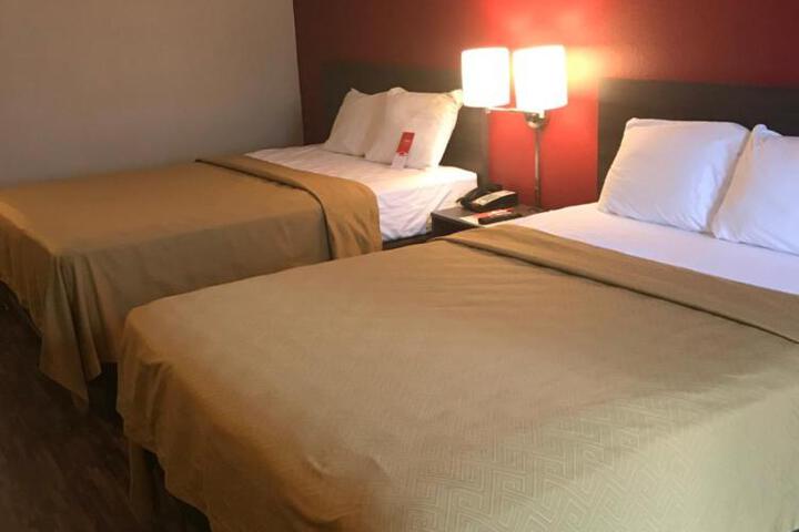 2 Queen Beds (3 of 9)