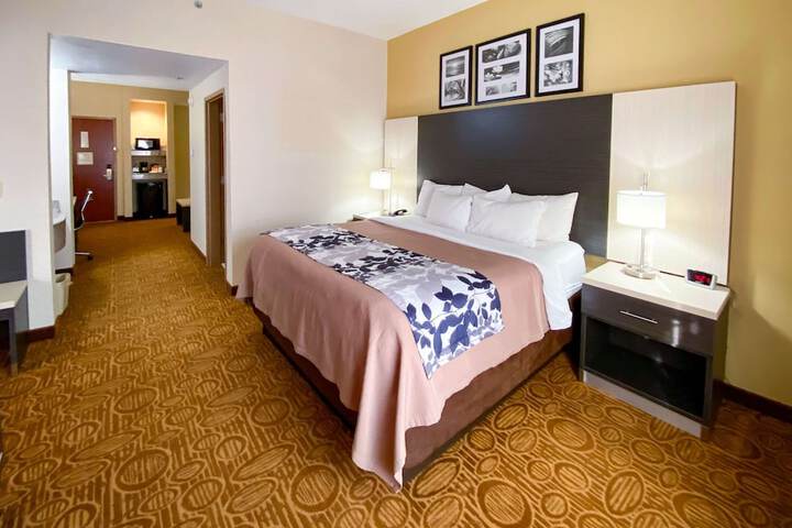 1 King Bed (2 of 5)
