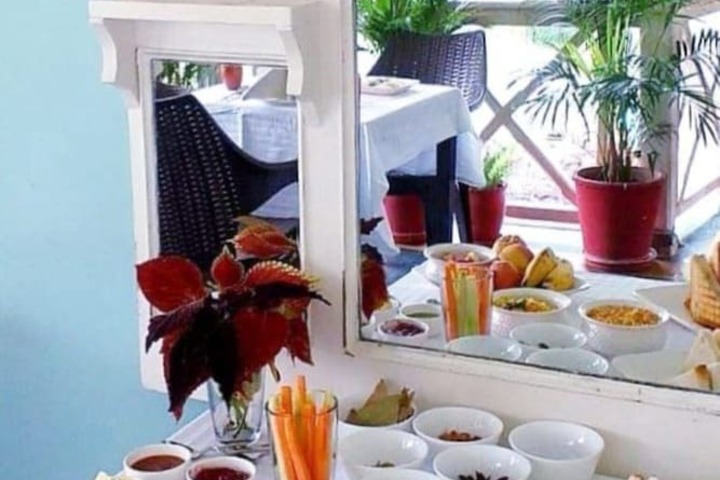 Dining 47 of 60