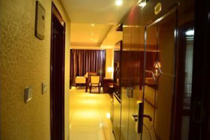 Room 8 of 17
