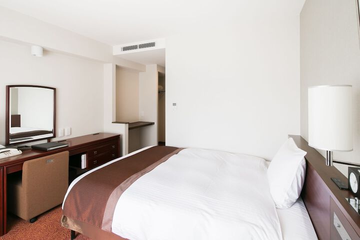 Room 6 of 97