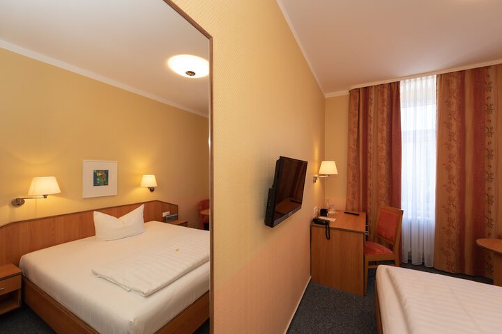 Room 10 of 66