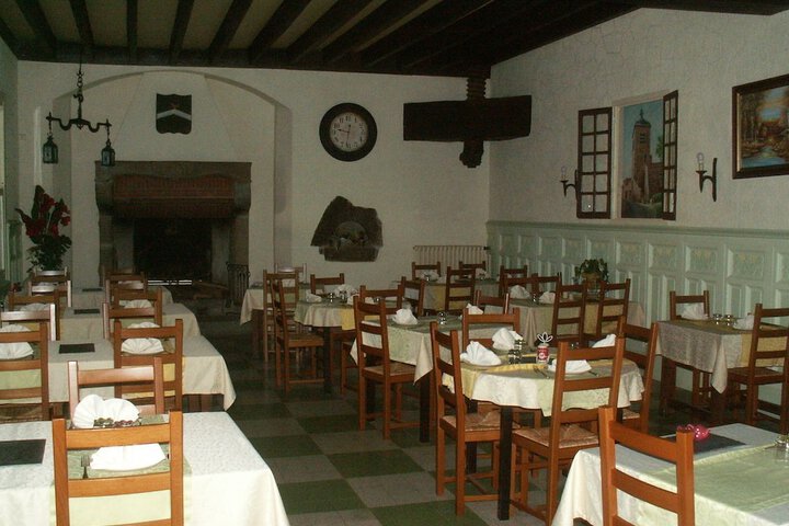 Dining 16 of 21