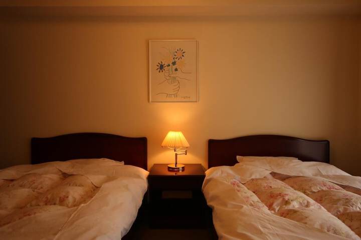 Room 8 of 33