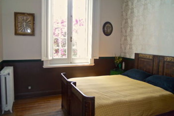 Room 27 of 49