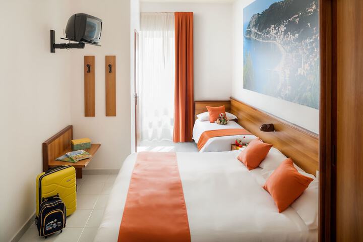 Room 8 of 42