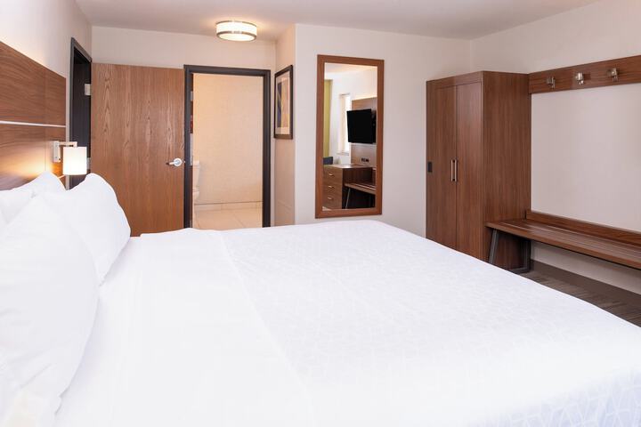 Room 28 of 81