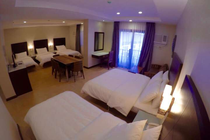 Room 10 of 68