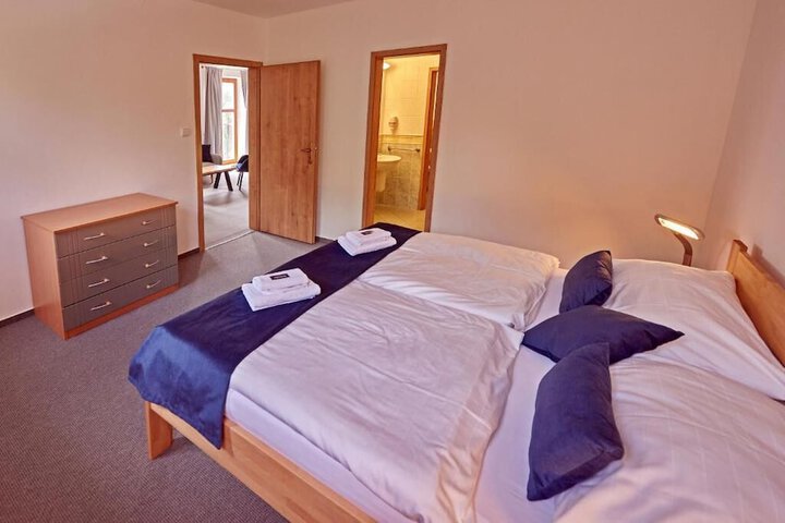 Room 3 of 91
