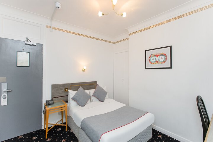 Room 18 of 60