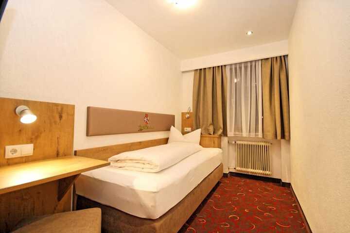 Room 10 of 60