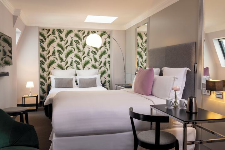 Room 8 of 48