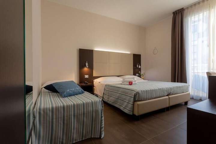 Room 13 of 18