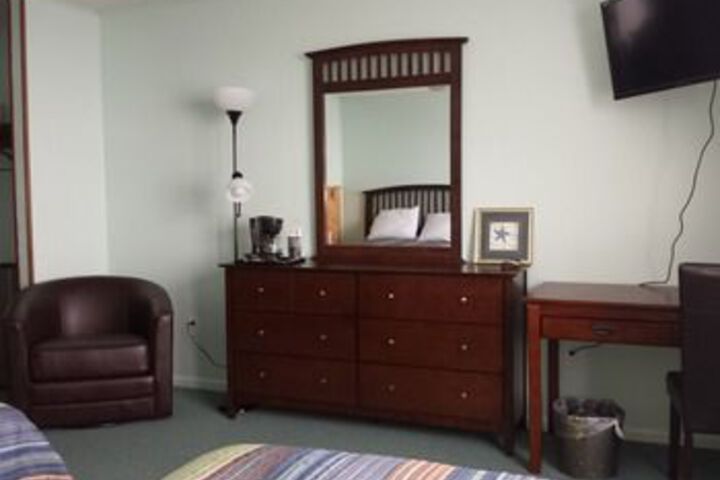 Room 8 of 10