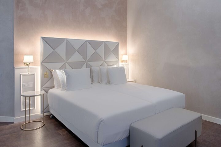 Room 4 of 79