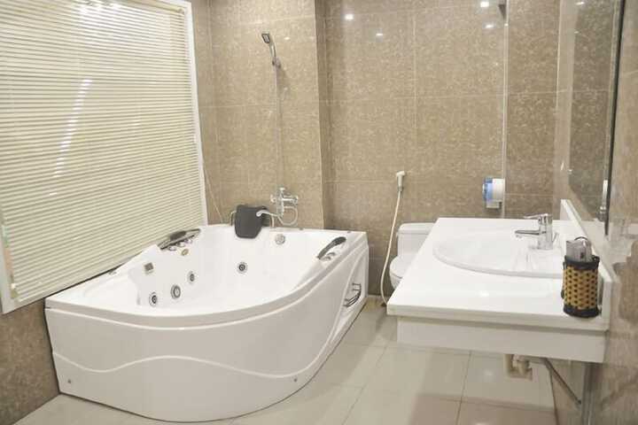 Room 15 of 25