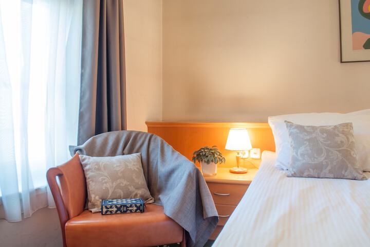 Room 42 of 93