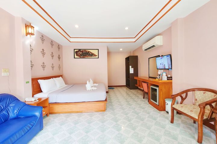 Room 33 of 152