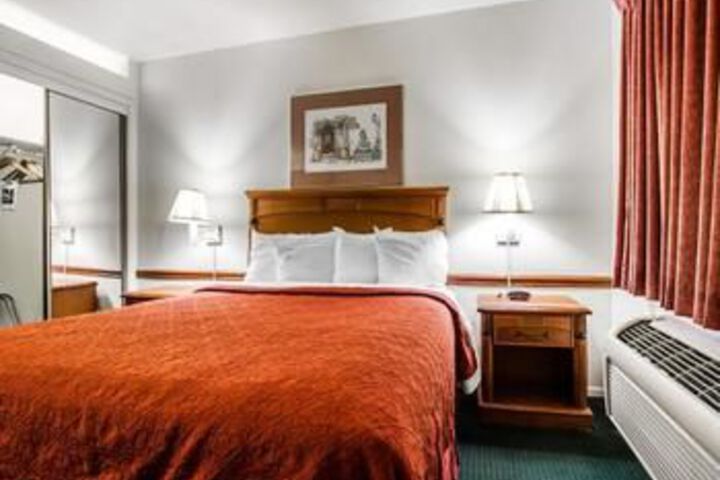 Room 9 of 20