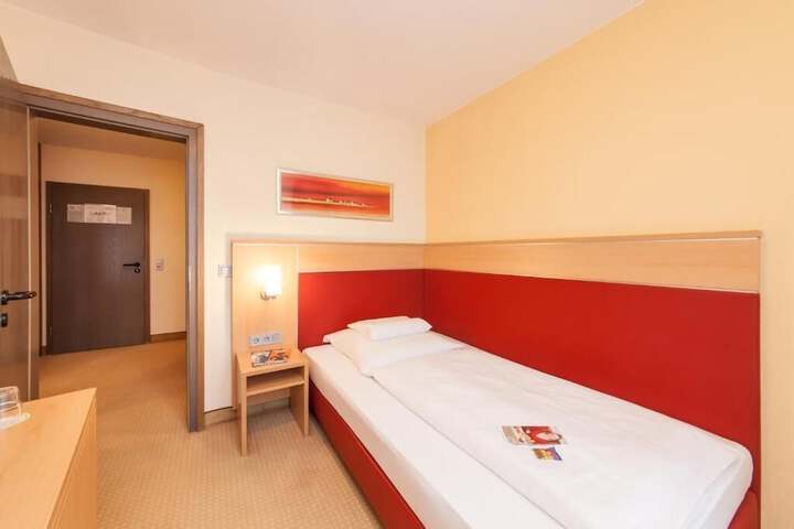 Room 28 of 71
