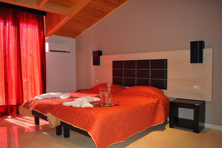 Room 8 of 101