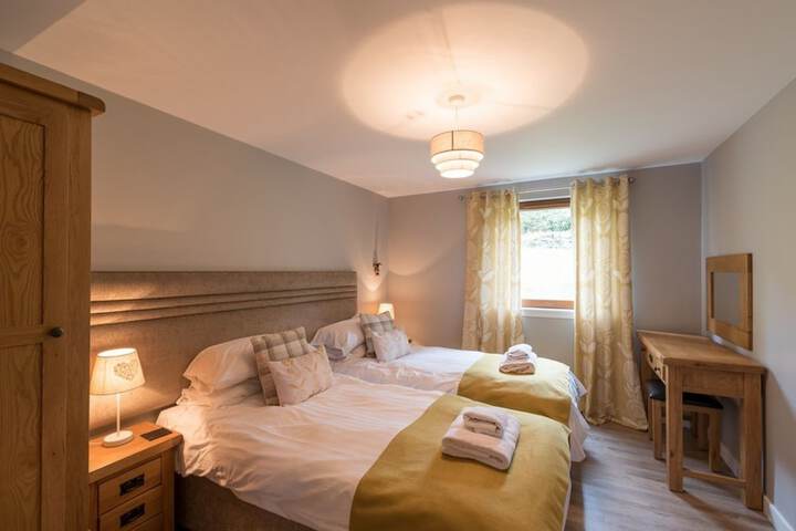 Room 5 of 25