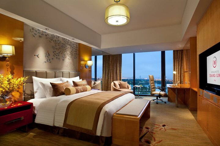 Room 26 of 39
