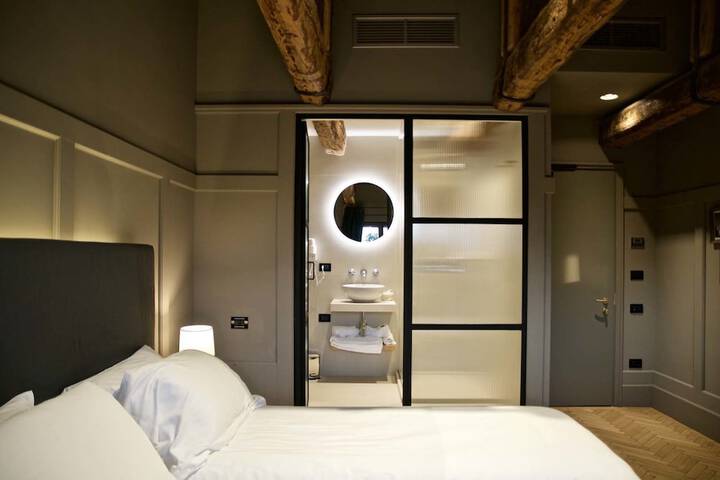 Room 18 of 36